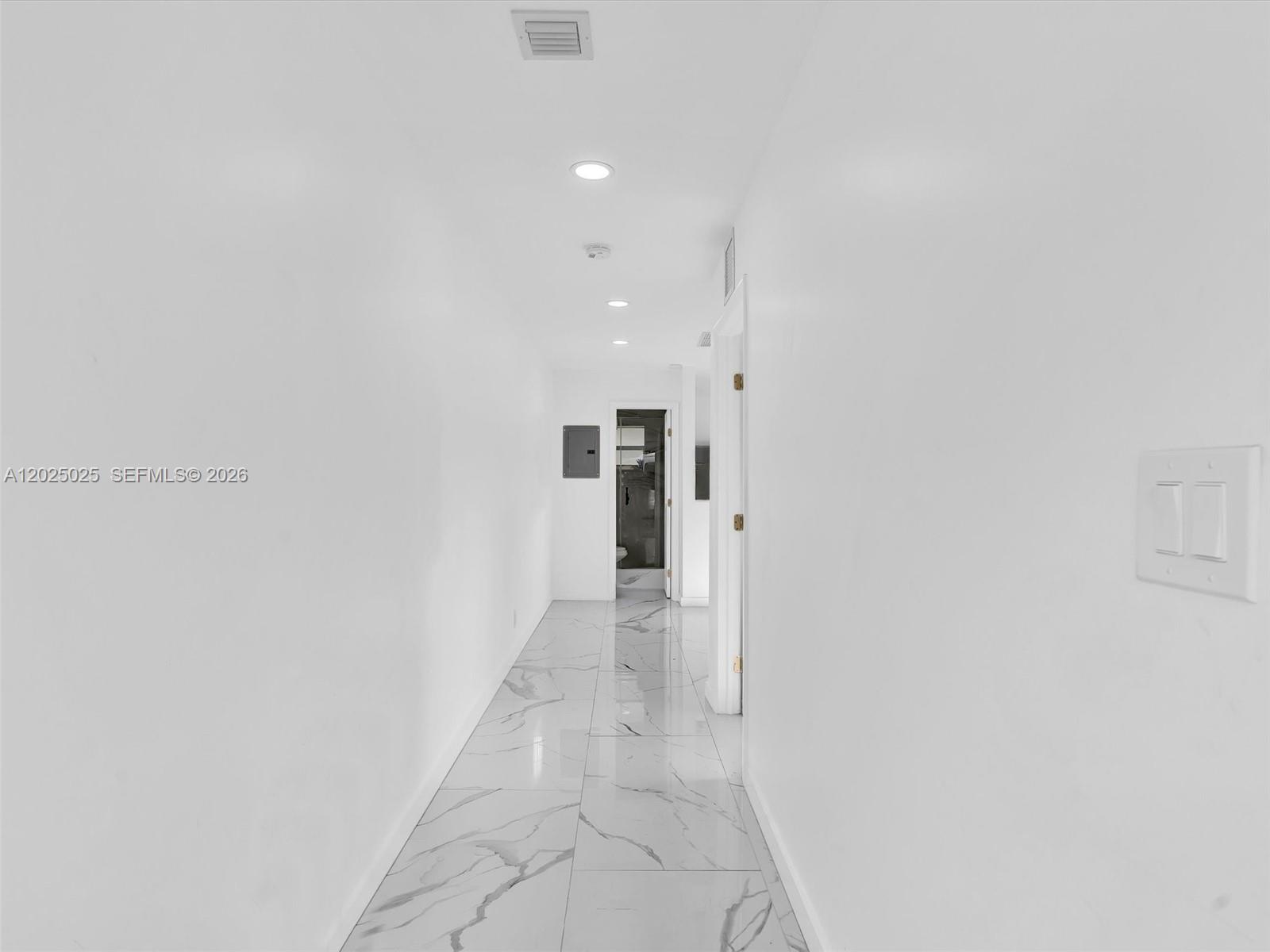 A12025025 Property Photo 2