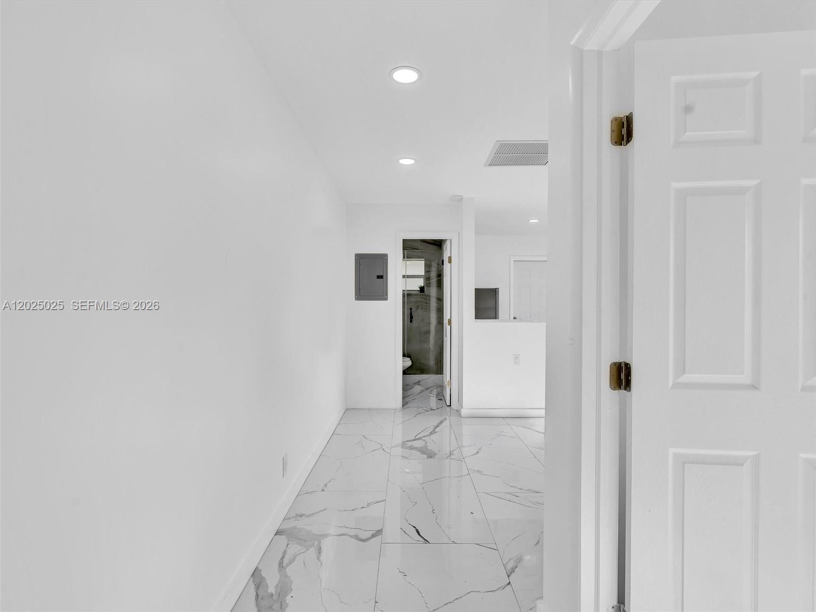 A12025025 Property Photo 3