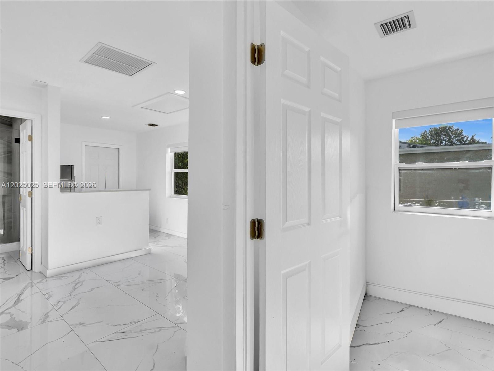 A12025025 Property Photo 4