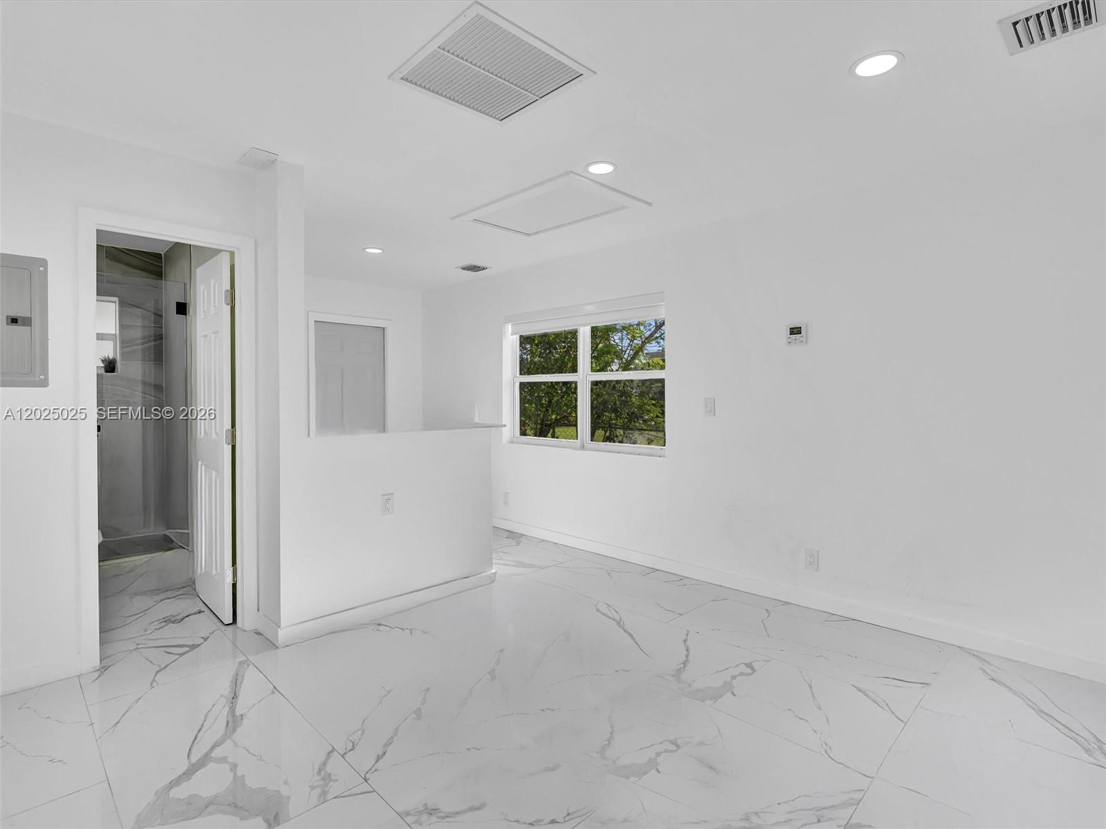 A12025025 Property Photo 8