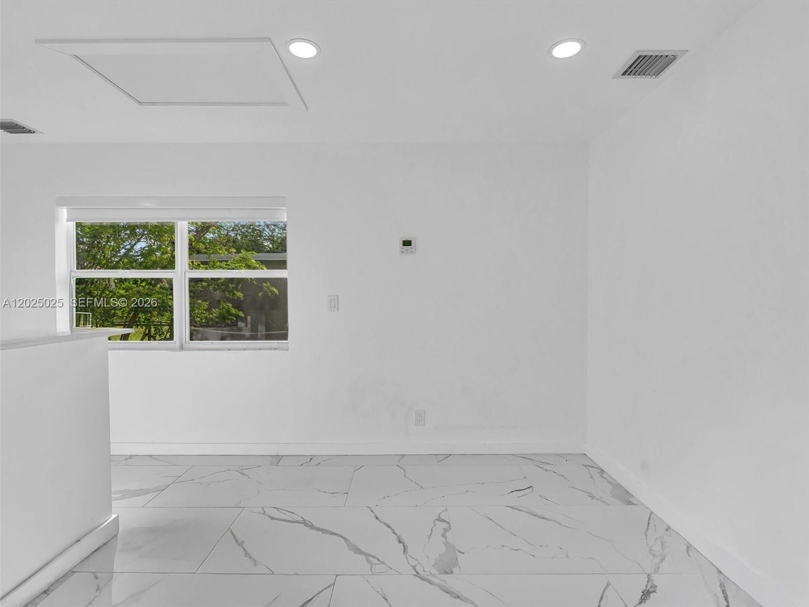 A12025025 Property Photo 9