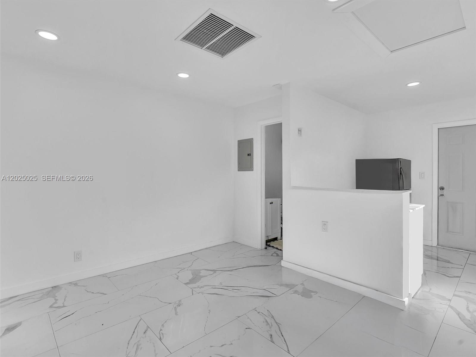 A12025025 Property Photo 10