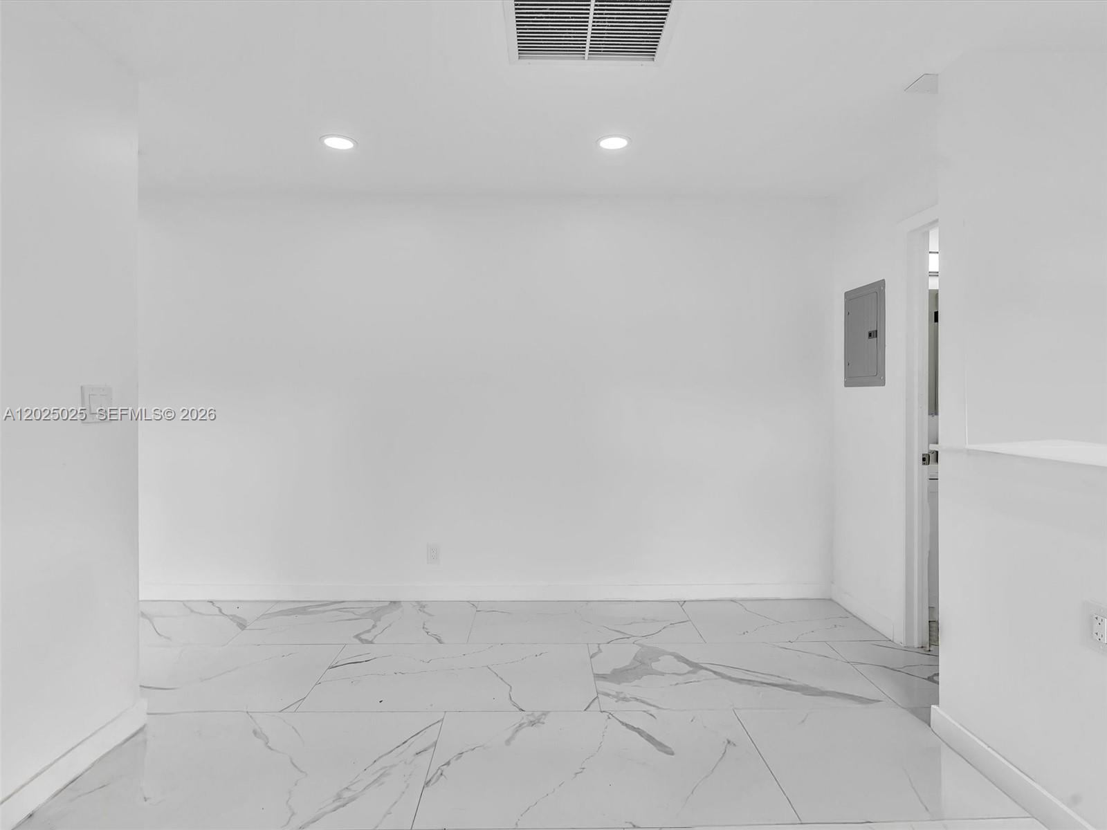 A12025025 Property Photo 12