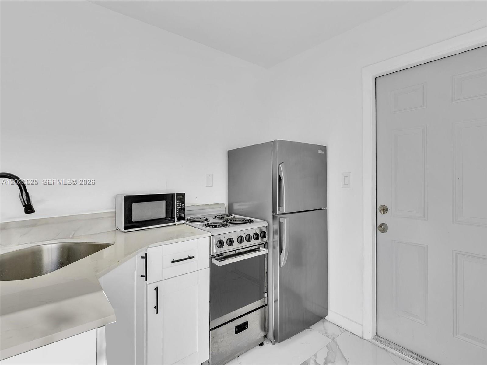 A12025025 Property Photo 14