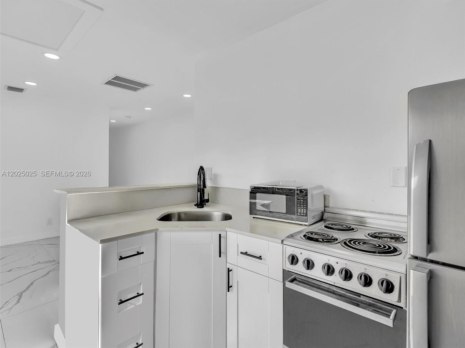 A12025025 Property Photo 15