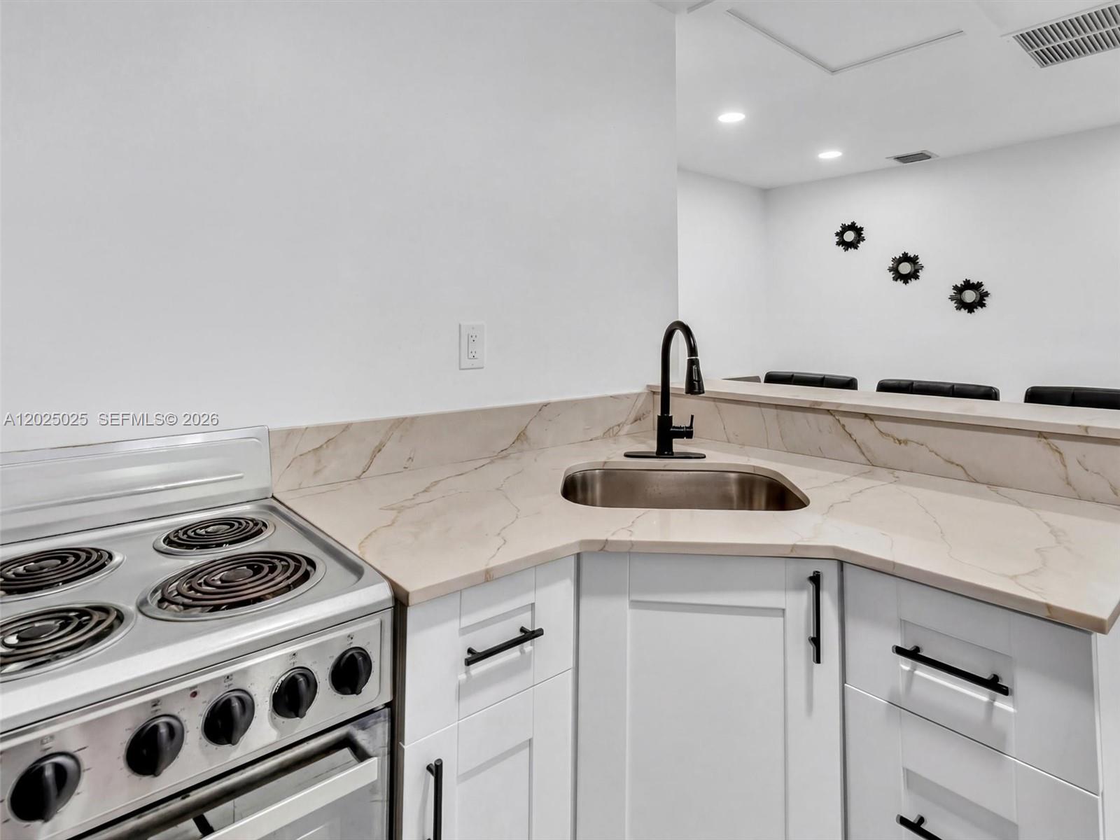 A12025025 Property Photo 27
