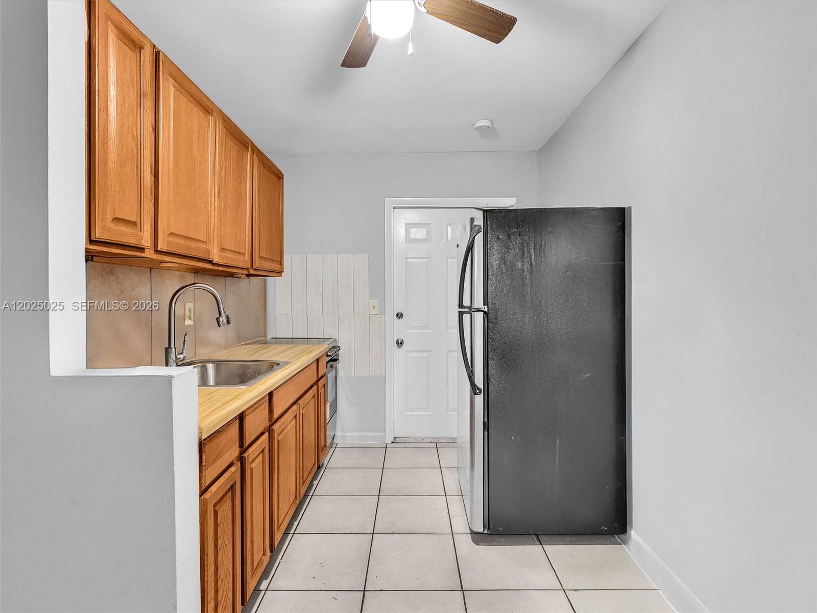 A12025025 Property Photo 32