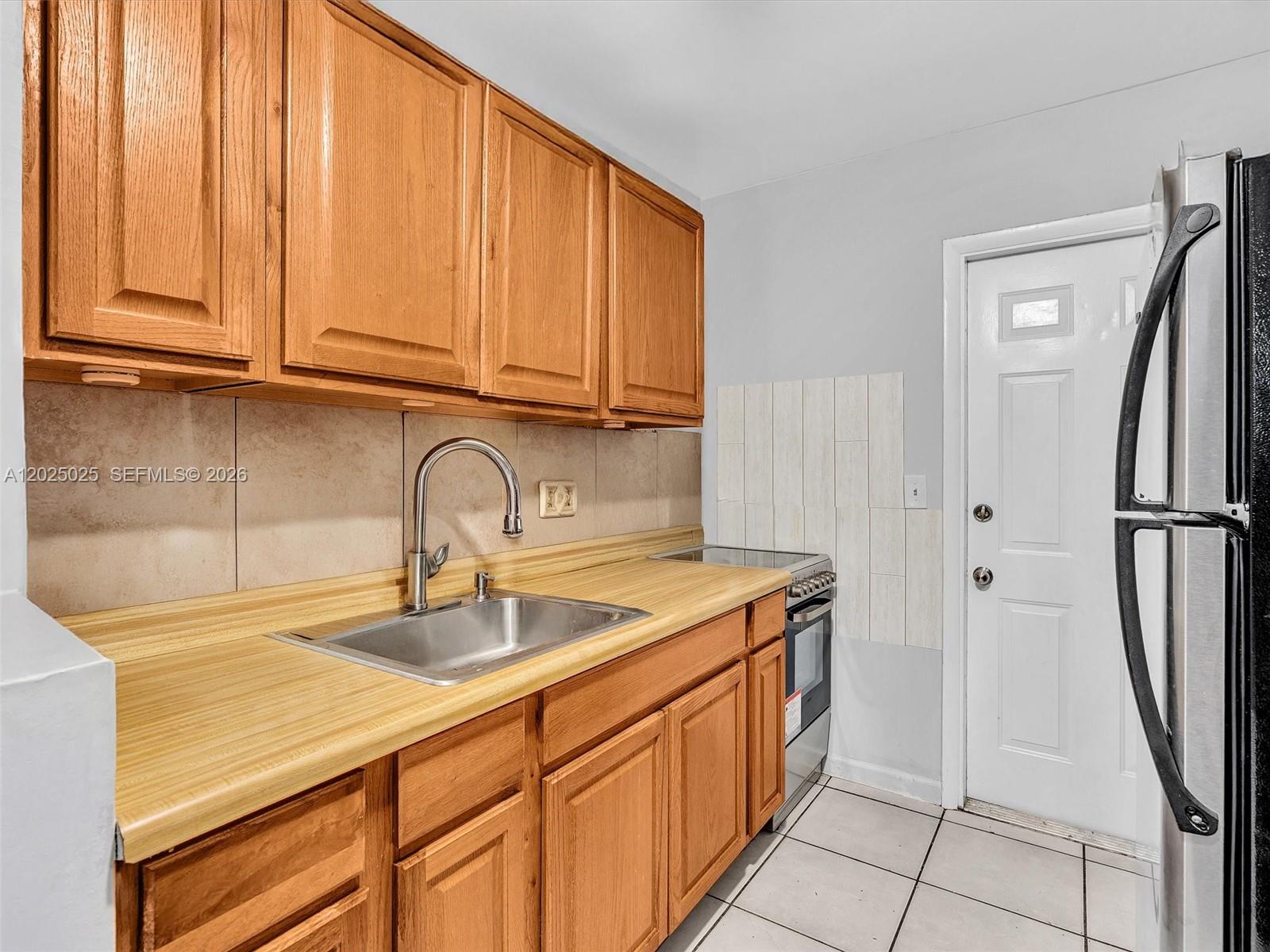 A12025025 Property Photo 33