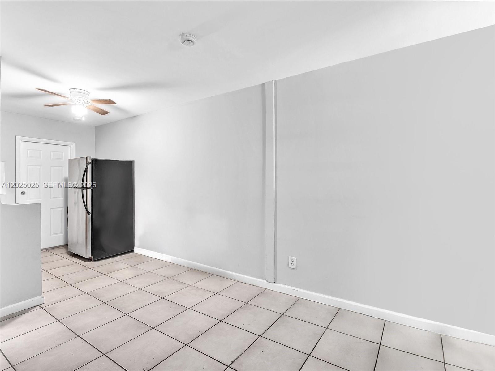 A12025025 Property Photo 37