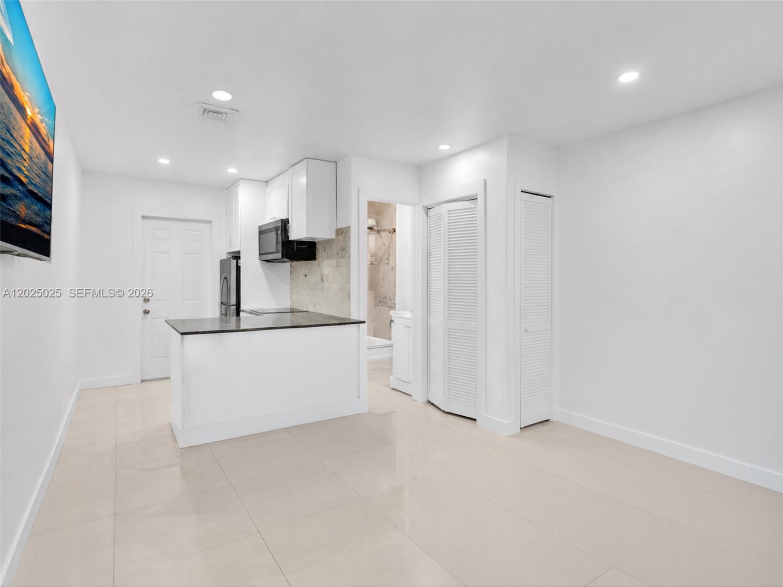A12025025 Property Photo 42