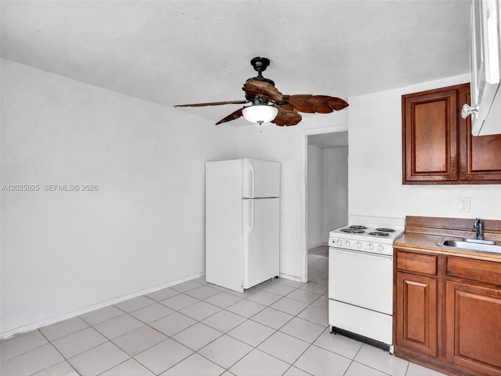 A12025025 Property Photo 78