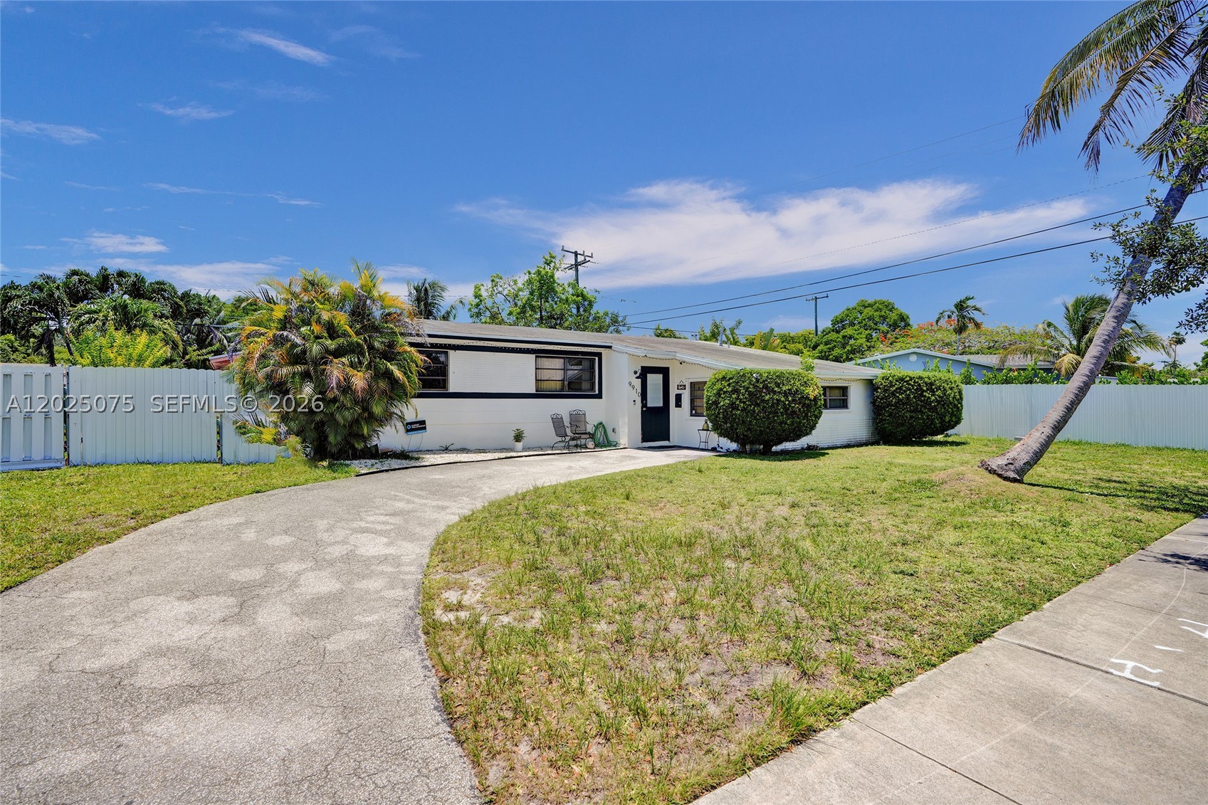 9910 Bahama Dr Property Photo 2