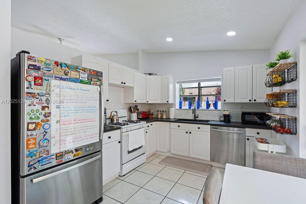 19080 Nw 77th Ct Property Photo 14