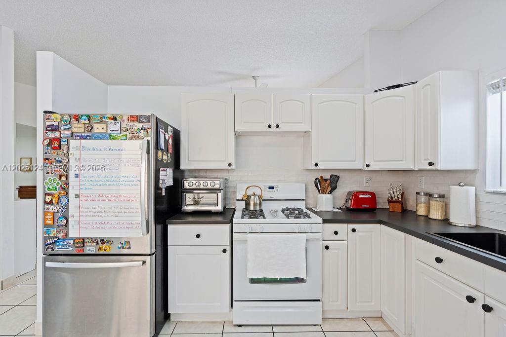 19080 Nw 77th Ct Property Photo 15