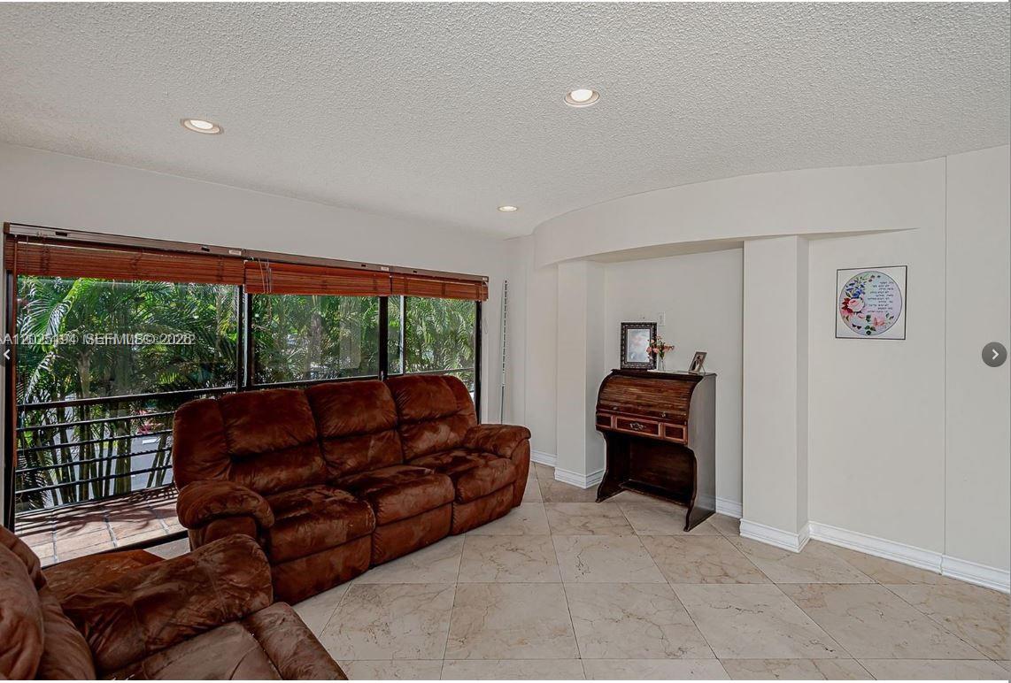 4000 N Hills Dr 29 Property Photo 6