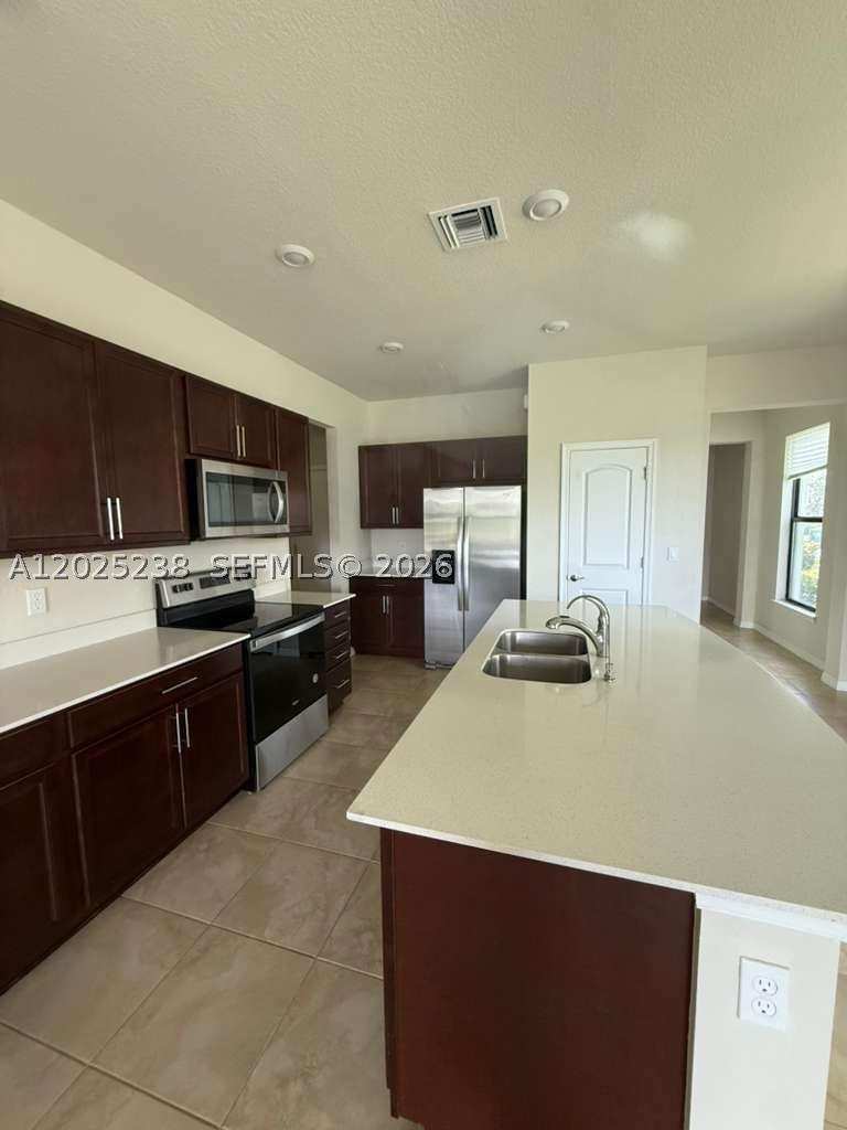 2163 Appleton Cir S Property Photo 5
