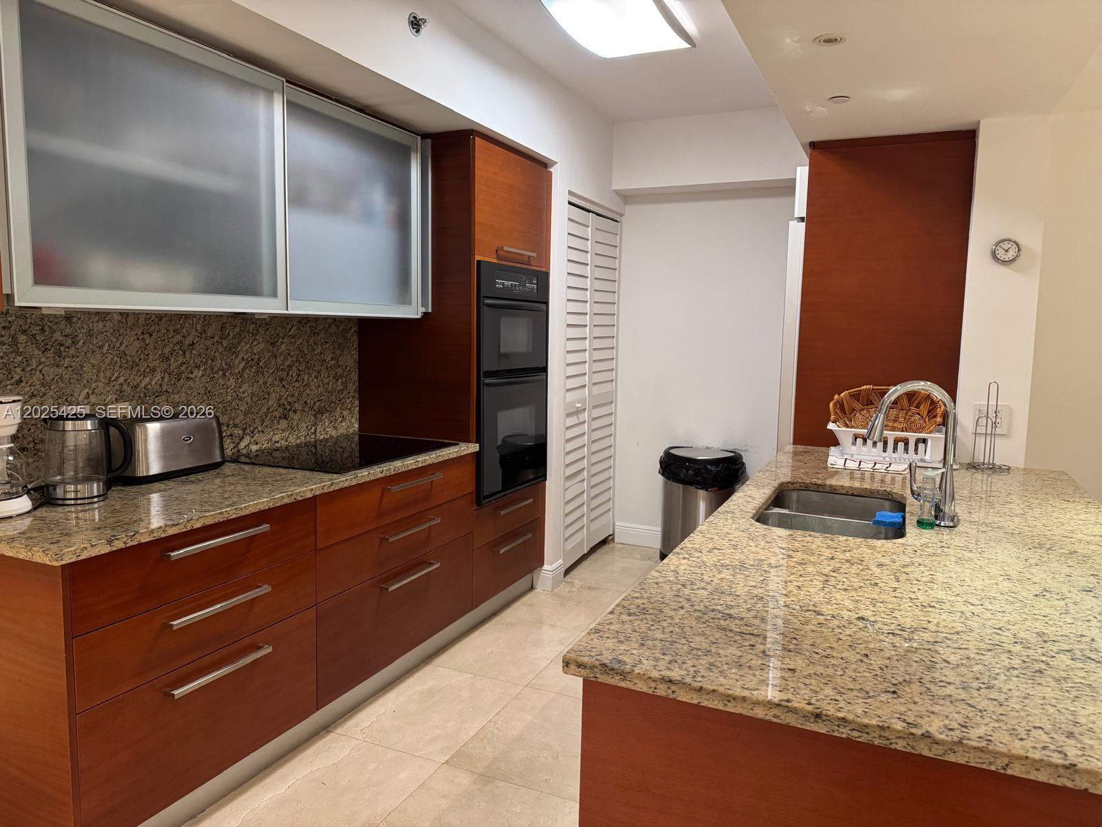 1830 S Ocean Drive 1404 Property Photo 8