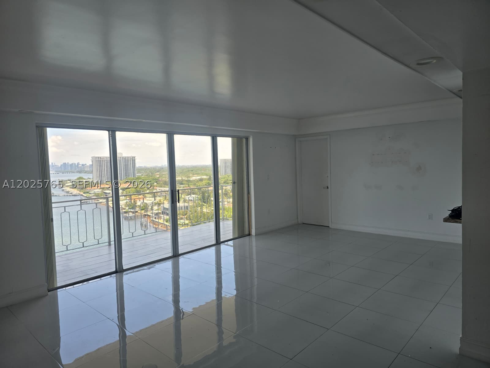 11111 Biscayne Blvd 17d Property Photo 6
