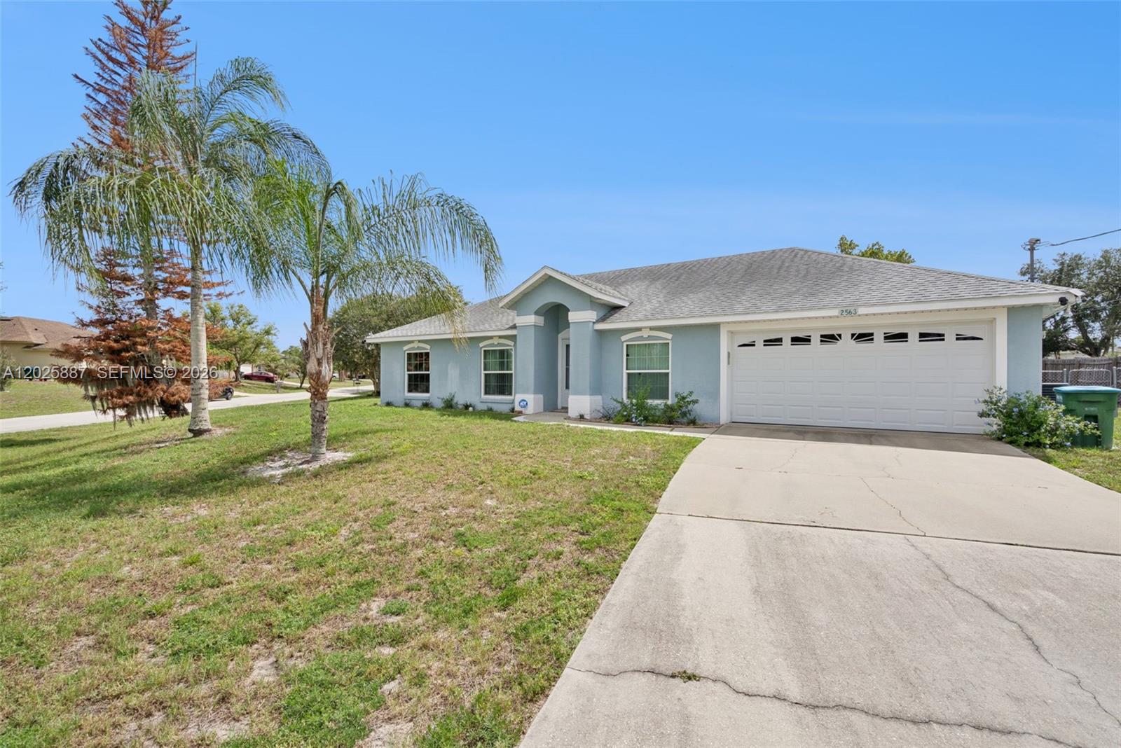 2563 Sheffield Property Photo 2