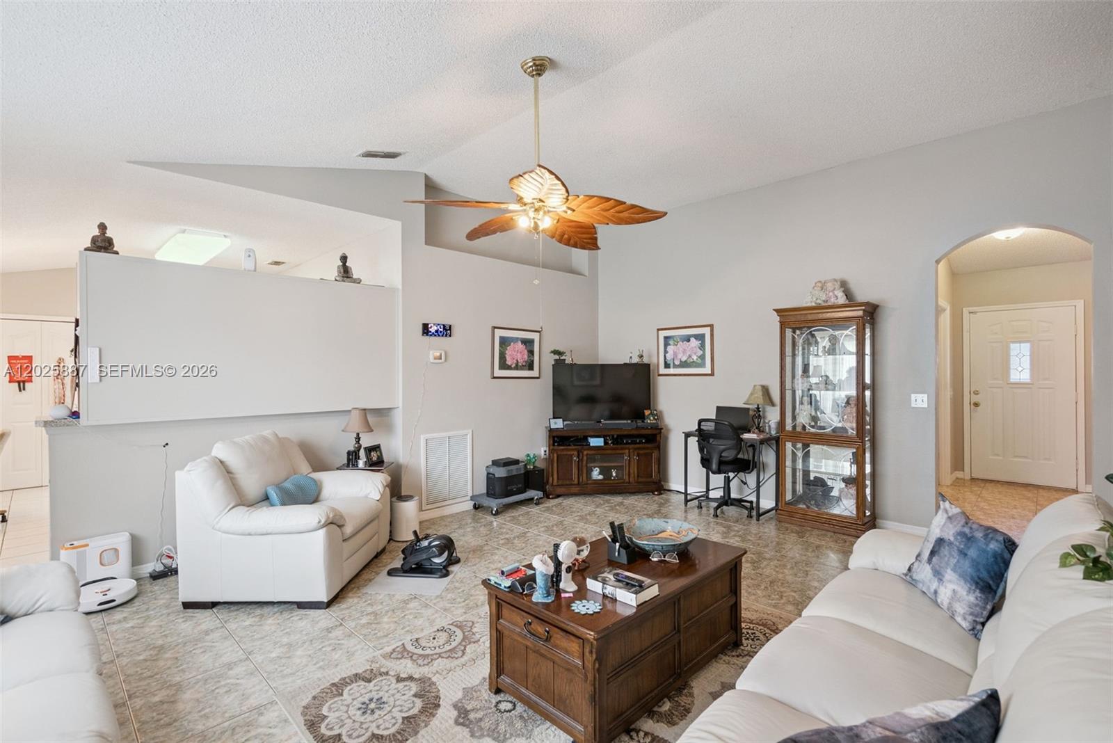 2563 Sheffield Property Photo 3