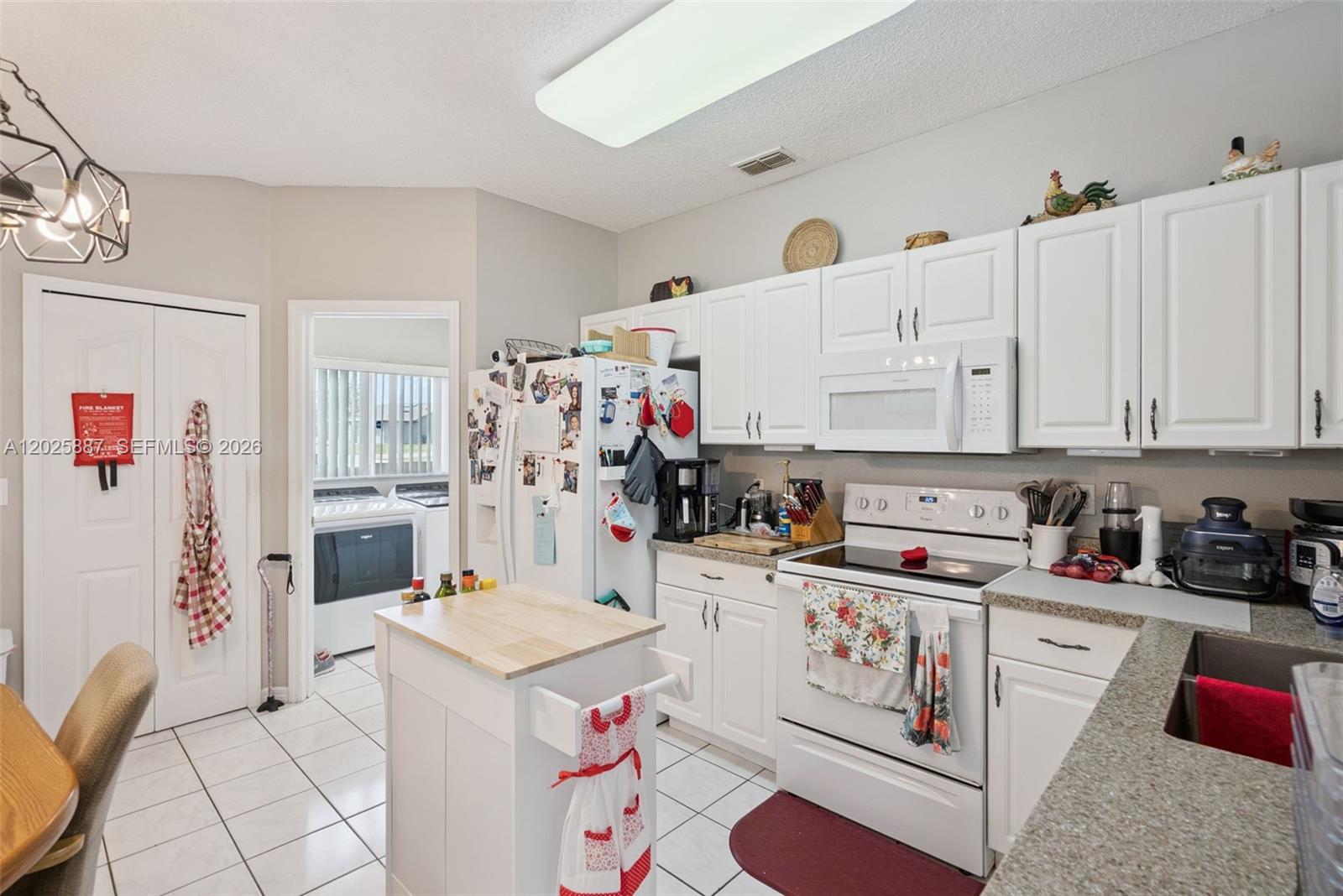 2563 Sheffield Property Photo 6