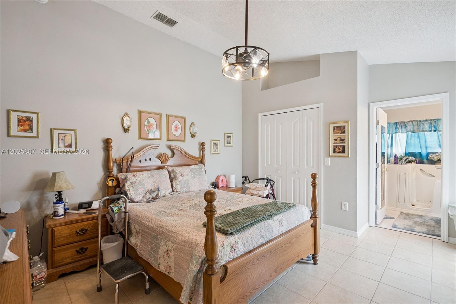 2563 Sheffield Property Photo 8