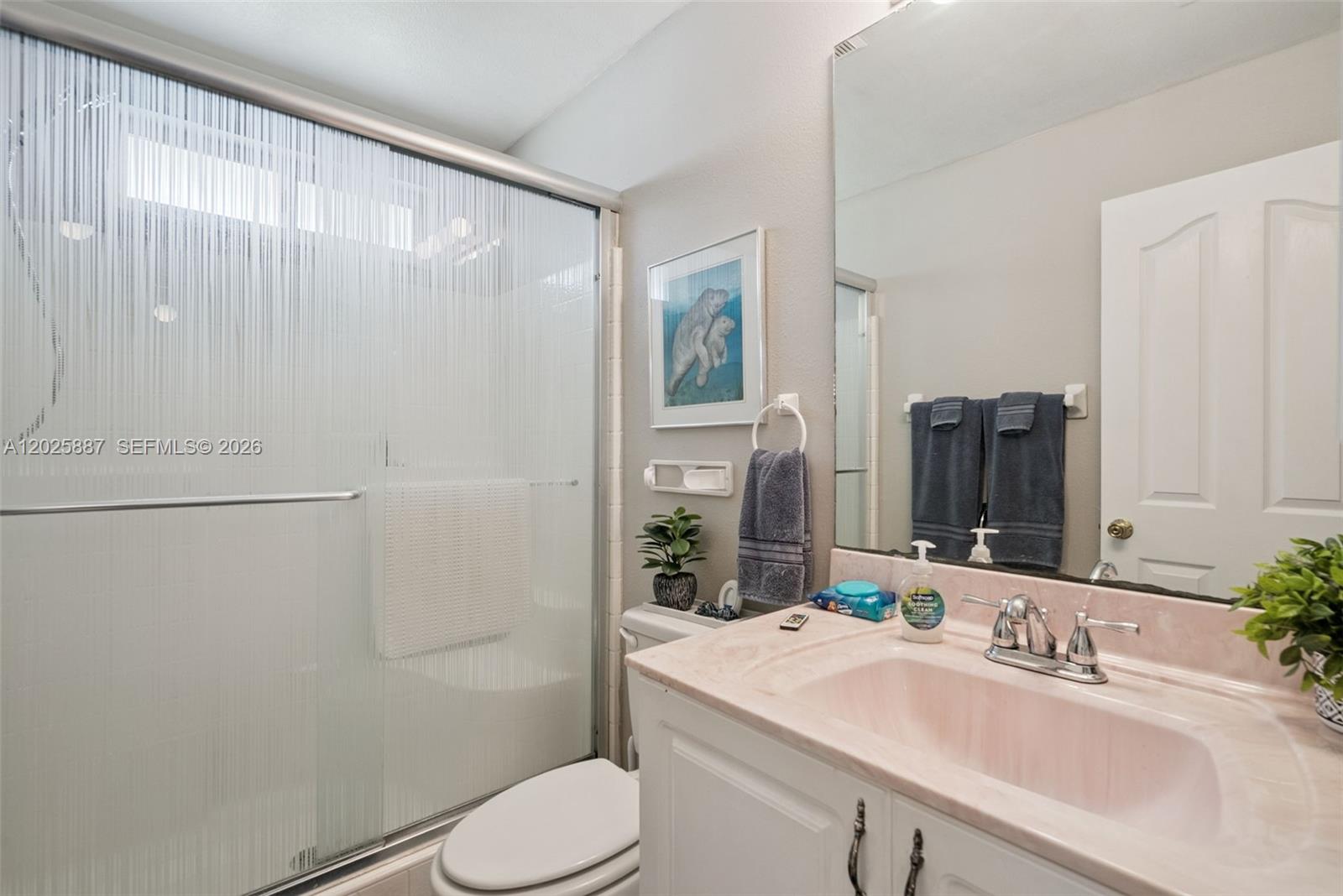 2563 Sheffield Property Photo 10