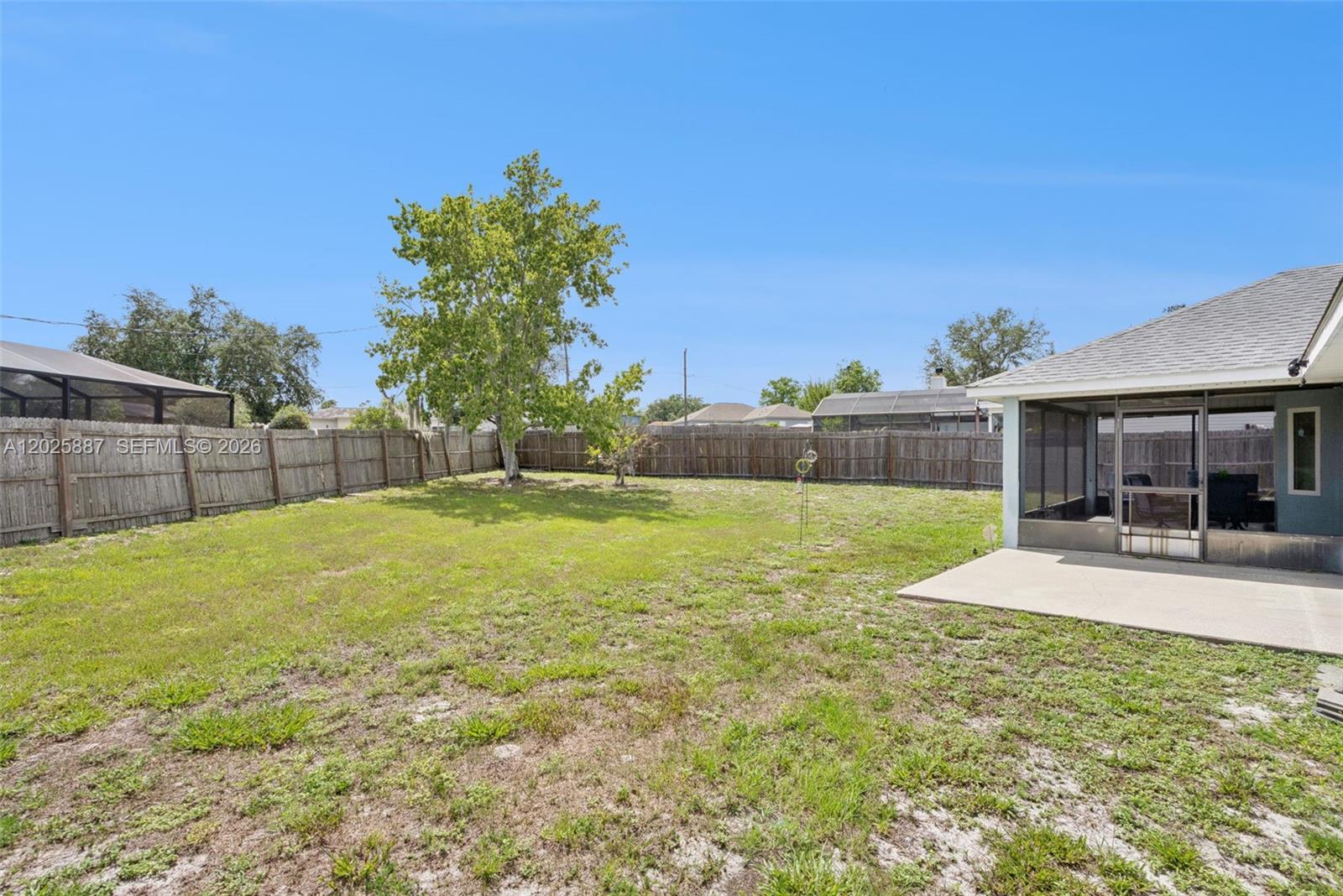 2563 Sheffield Property Photo 13