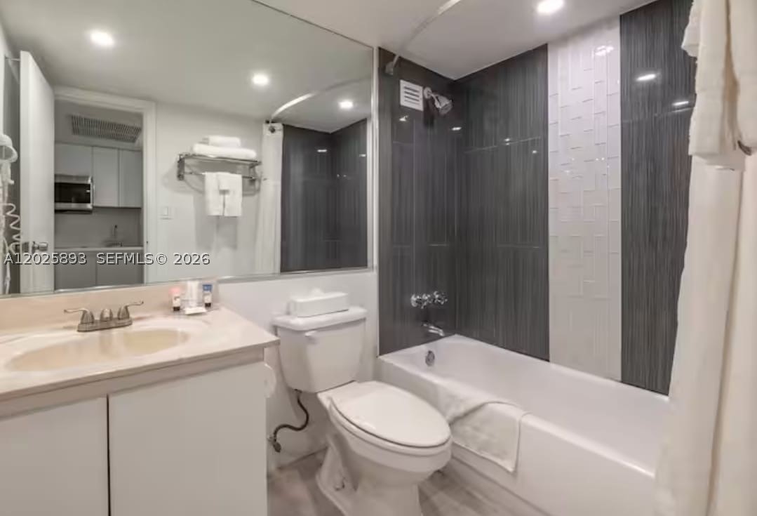 19201 Collins Ave 503 Property Photo 5