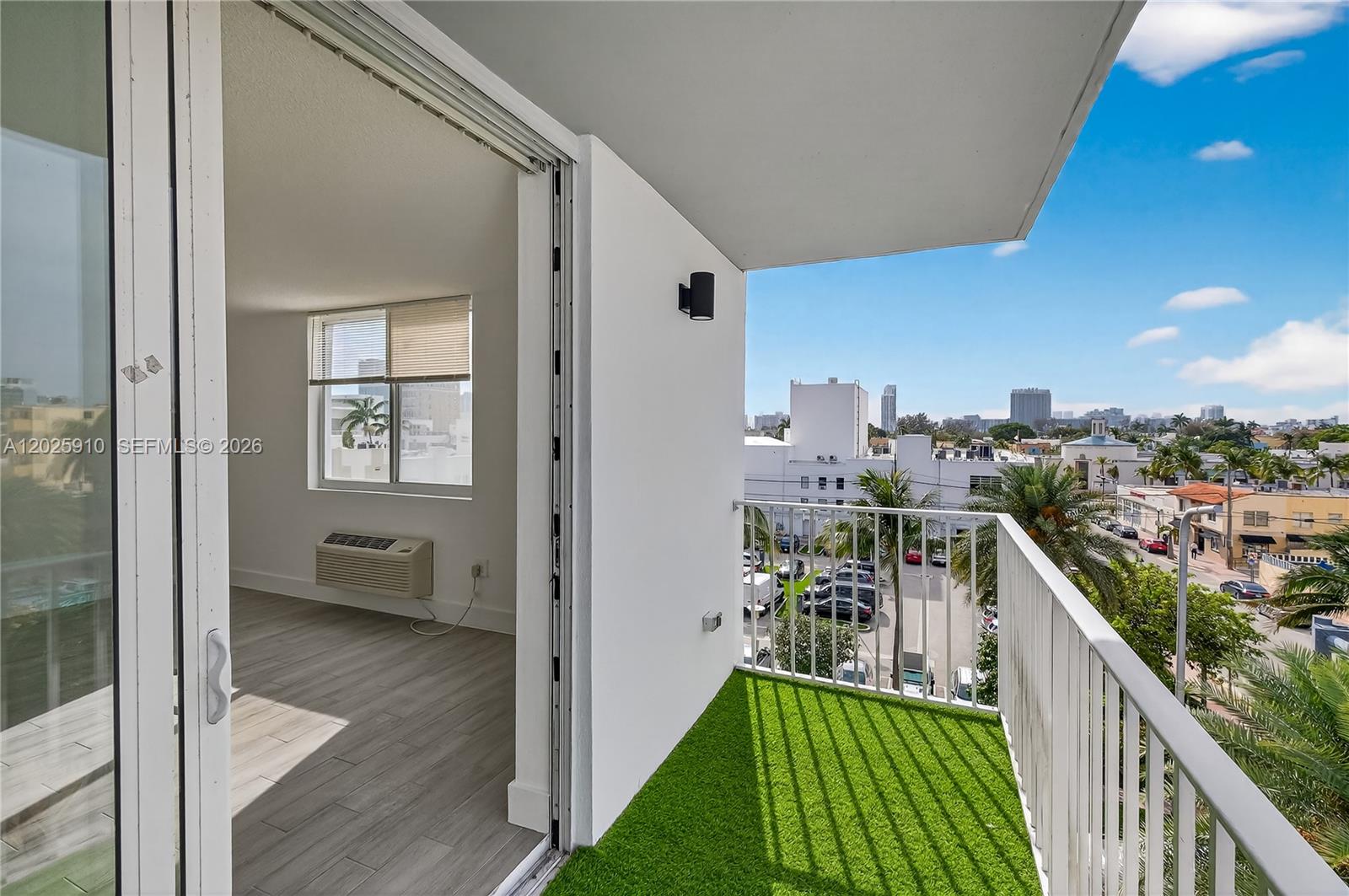 1255 Collins Ave 504 Property Photo 4