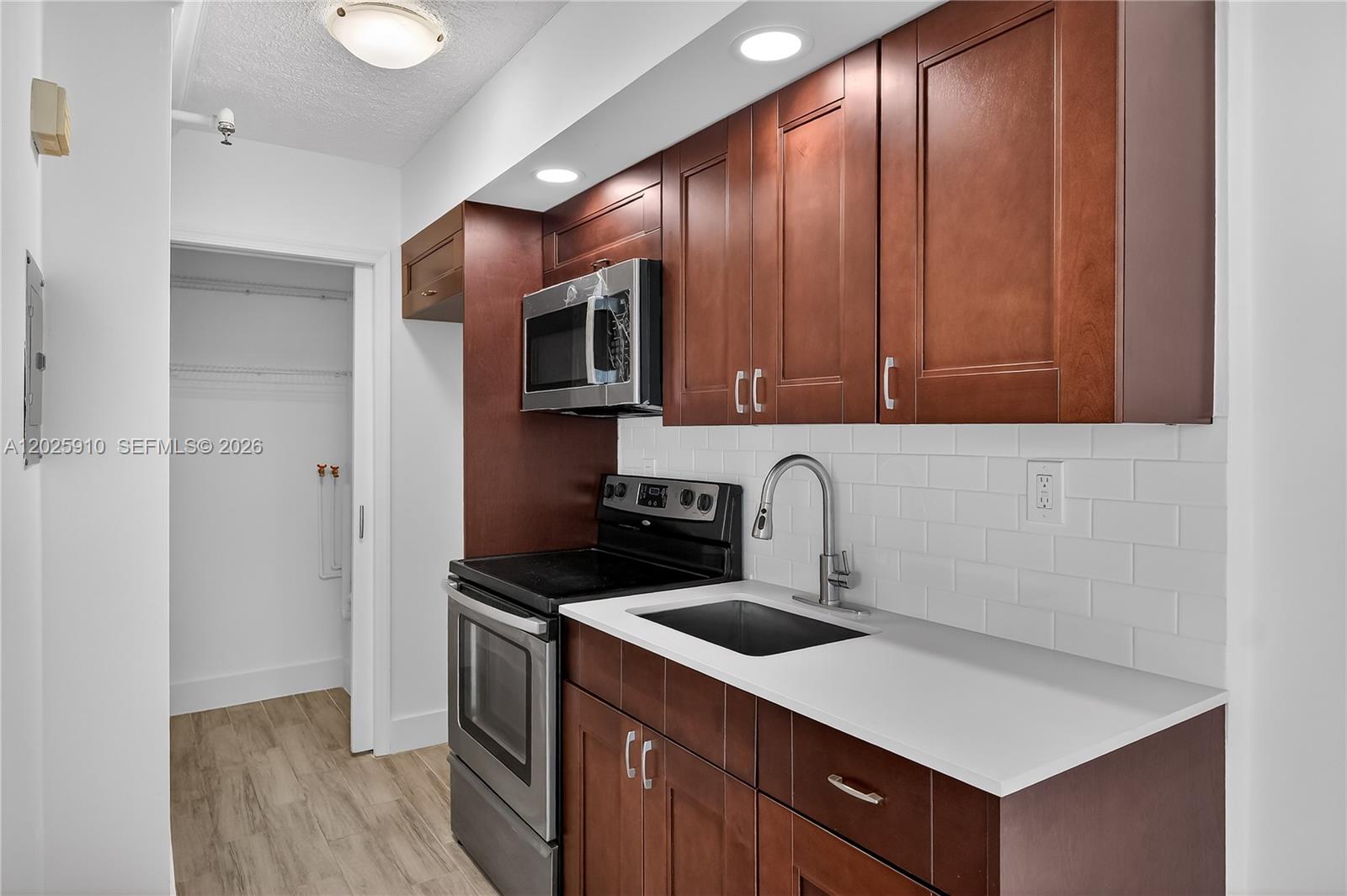 1255 Collins Ave 504 Property Photo 10