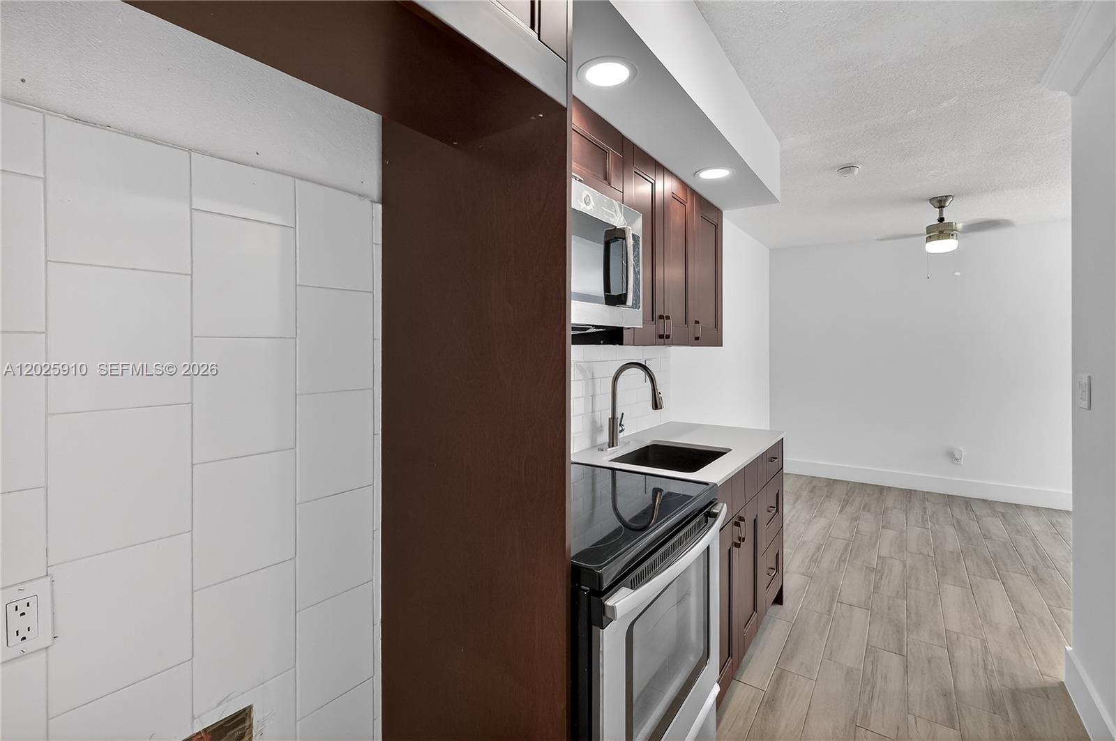 1255 Collins Ave 504 Property Photo 11
