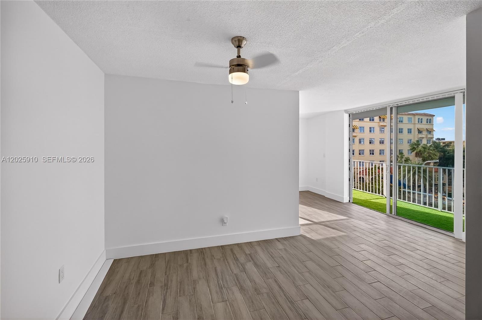 1255 Collins Ave 504 Property Photo 12