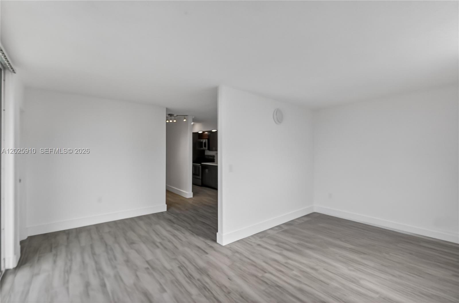1255 Collins Ave 504 Property Photo 14