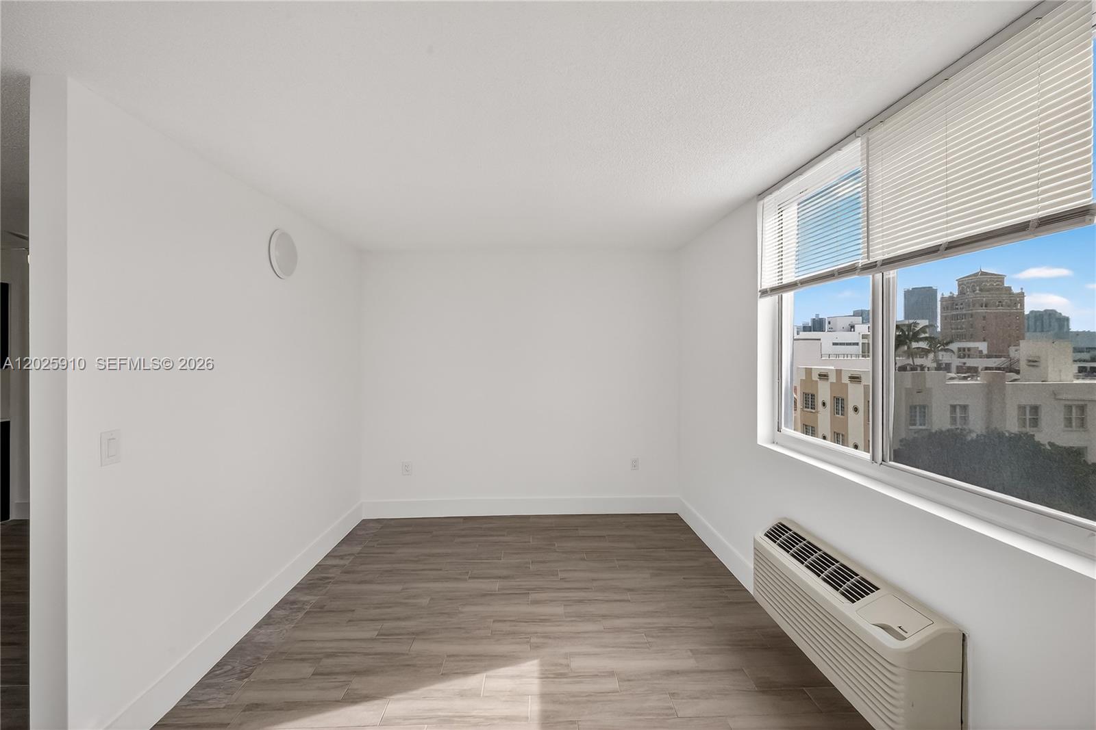 1255 Collins Ave 504 Property Photo 16