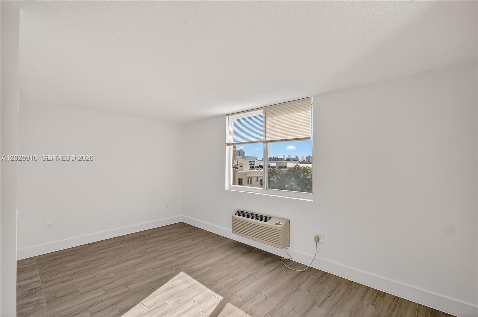 1255 Collins Ave 504 Property Photo 17