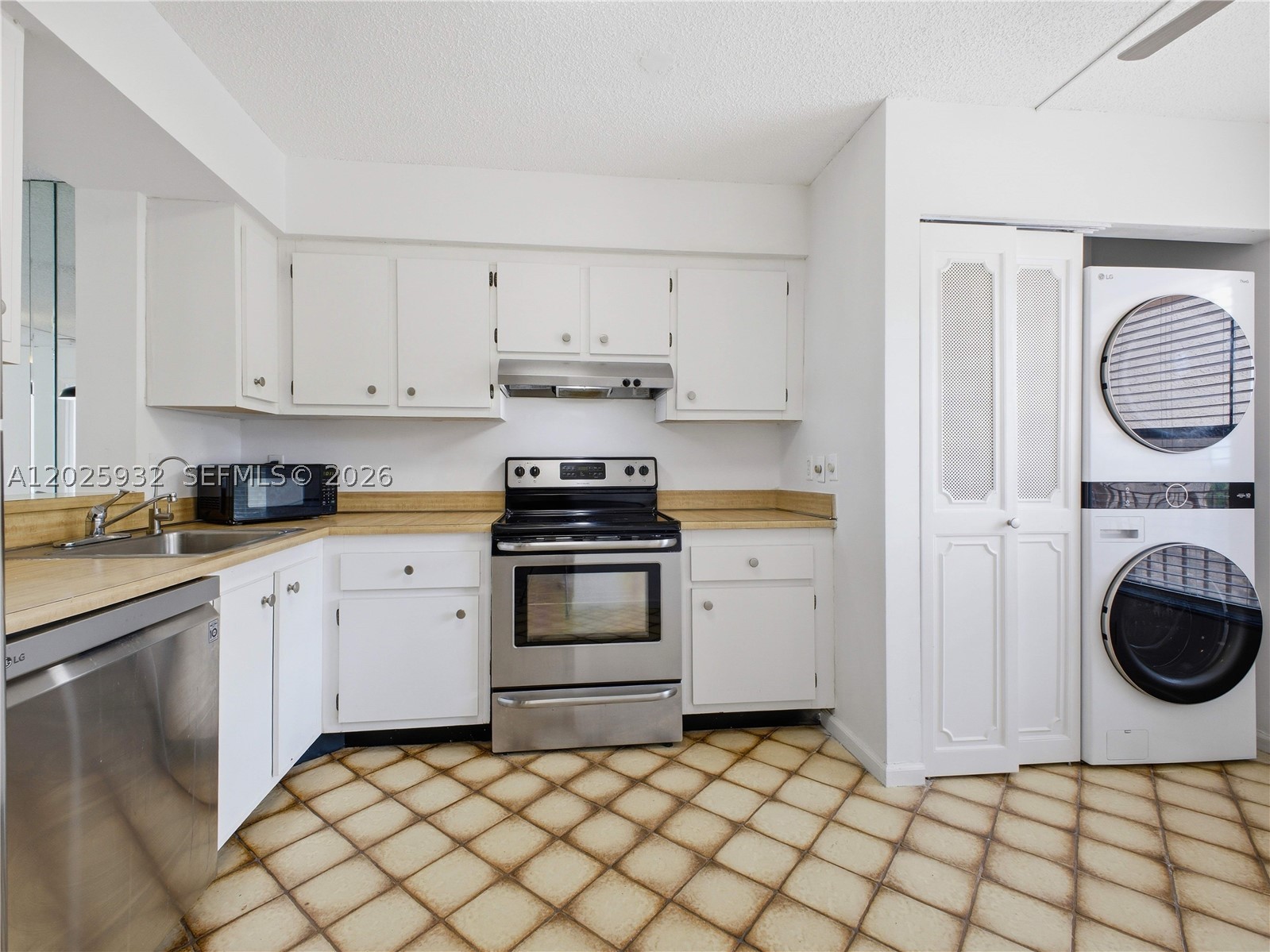 14623 Bonaire Blvd 405 Property Photo 6