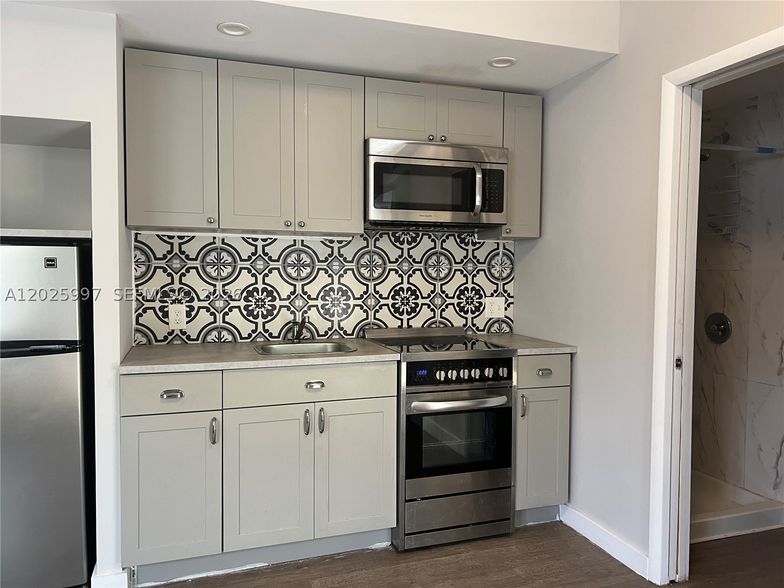 A12025997 Property Photo 4