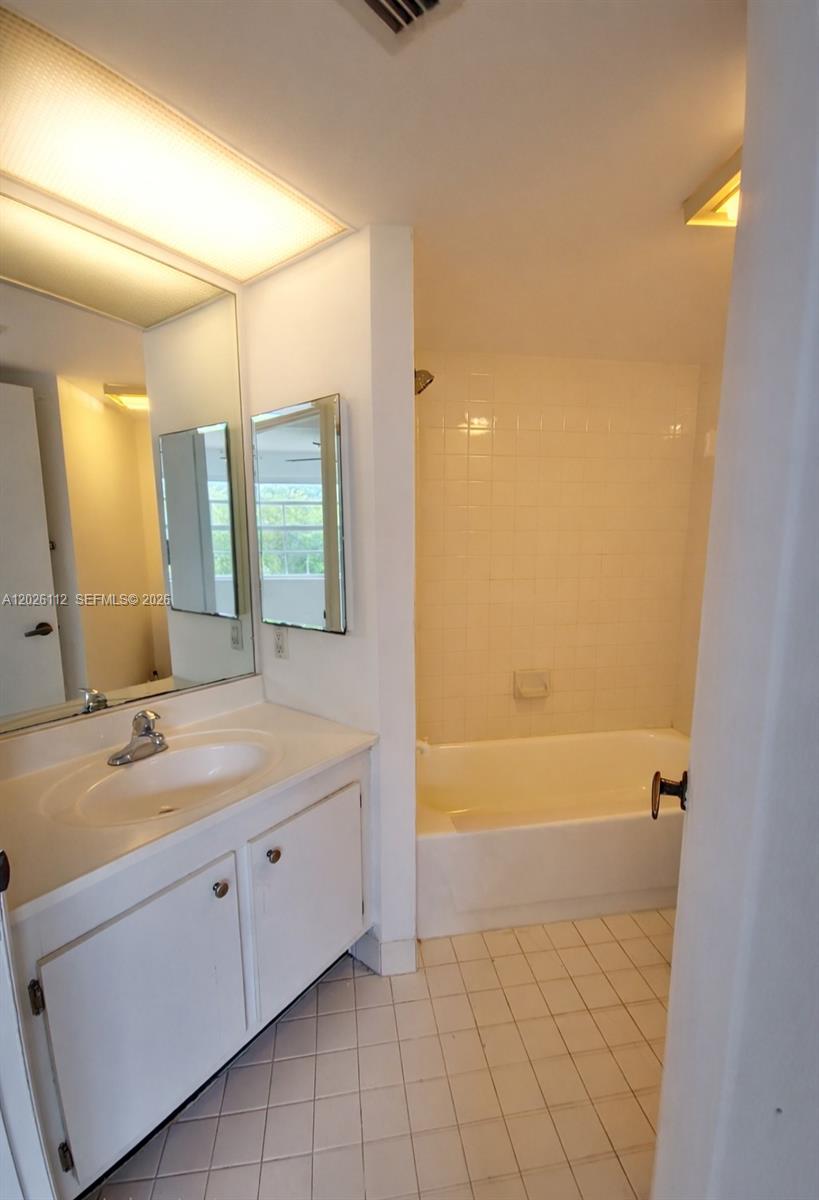 2604 Se 19th Ct 202-a Property Photo 12
