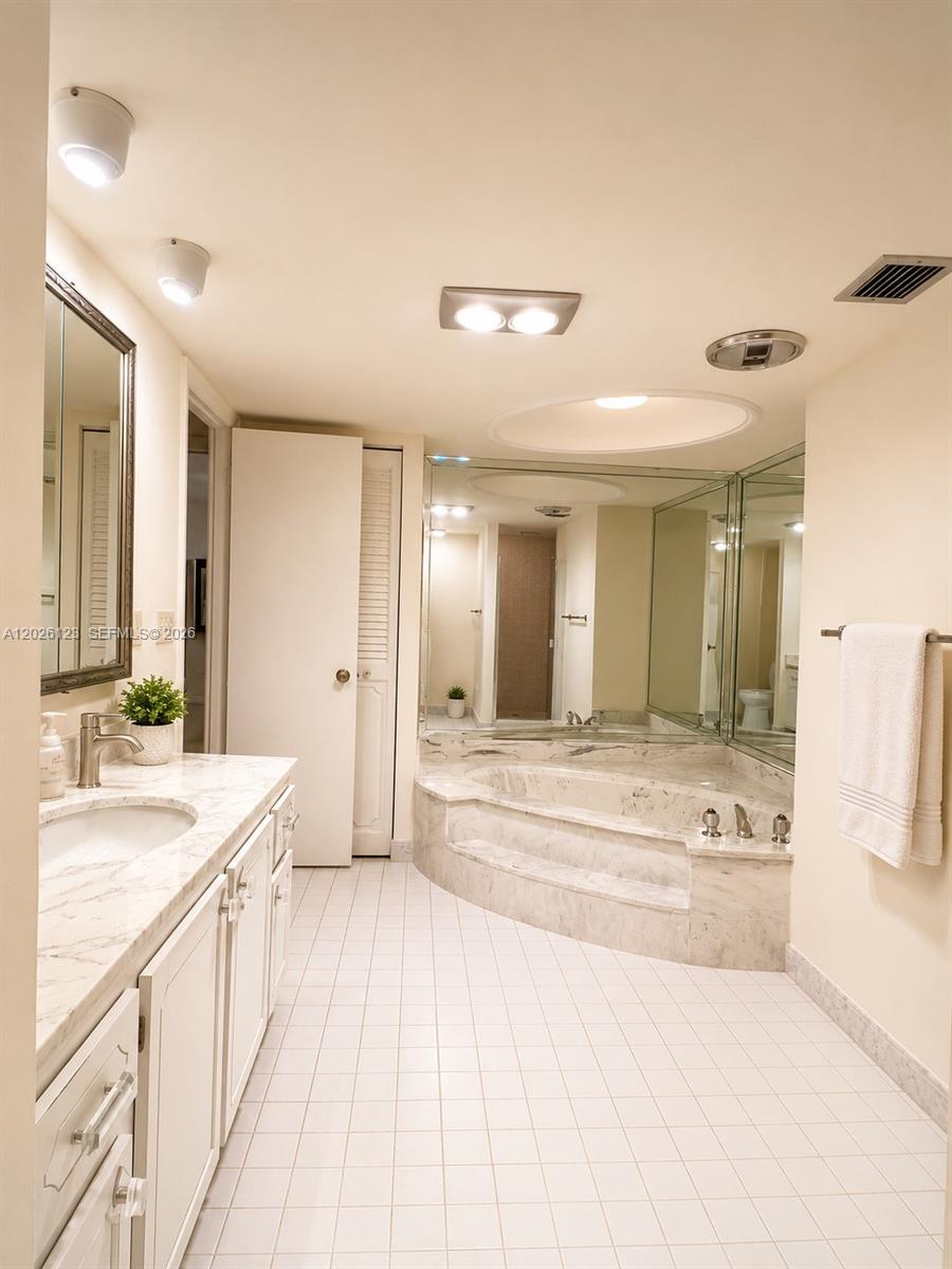 1865 S Ocean Dr 2g Property Photo 8