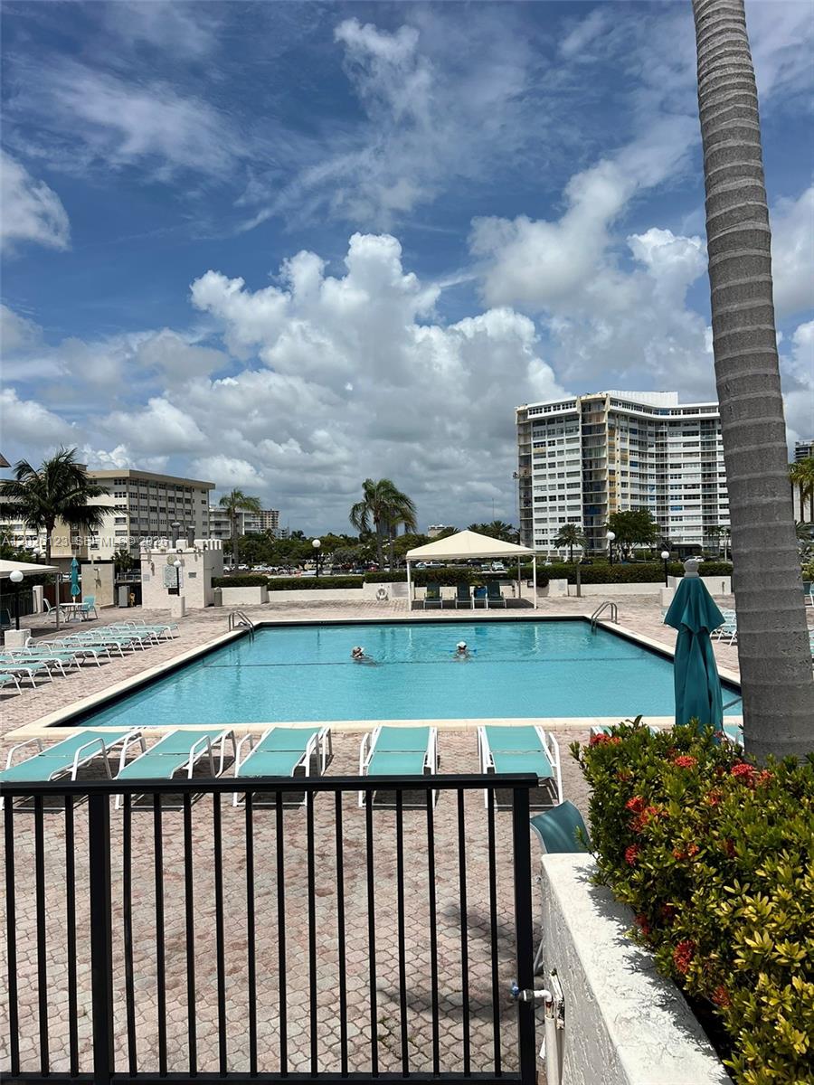 1865 S Ocean Dr 2g Property Photo 16