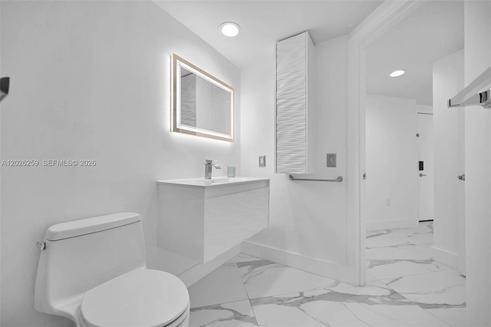 9201 Collins Ave 821 Property Photo 43