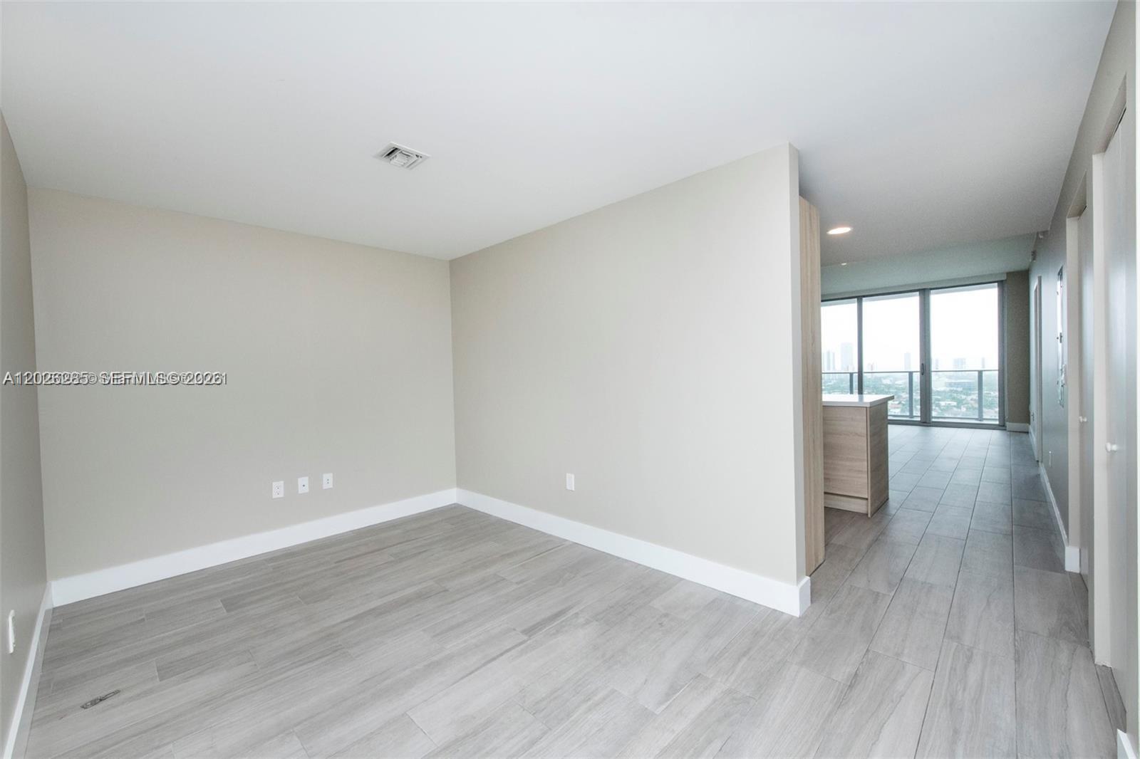 16385 Biscayne Blvd 2616 Property Photo 3