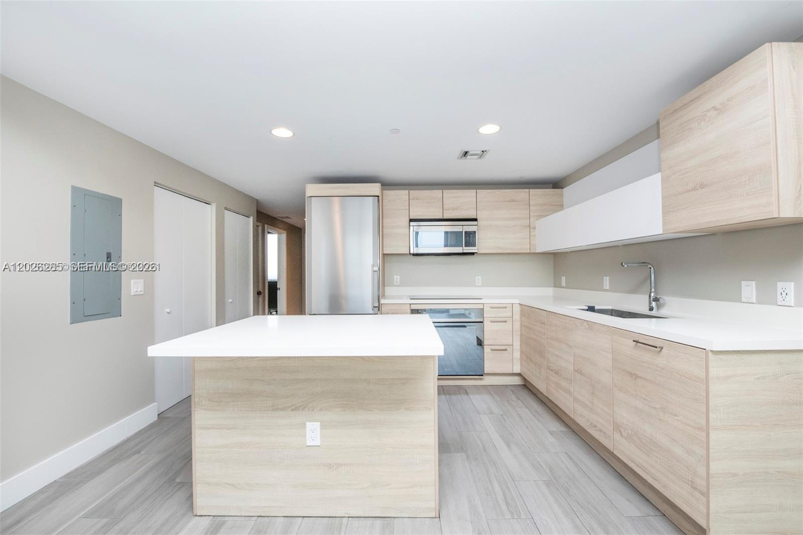 16385 Biscayne Blvd 2616 Property Photo 8