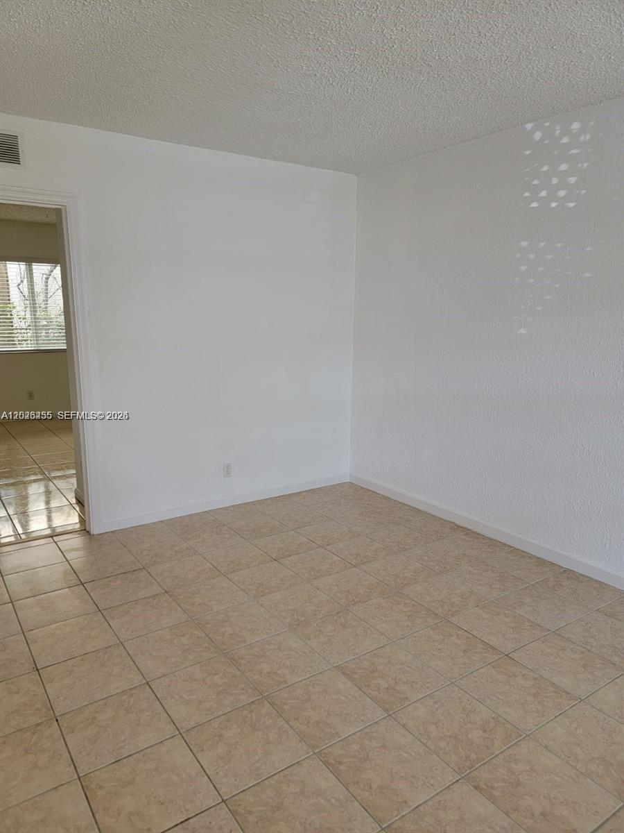 2660 Ne 8th Ave 107 Property Photo 4