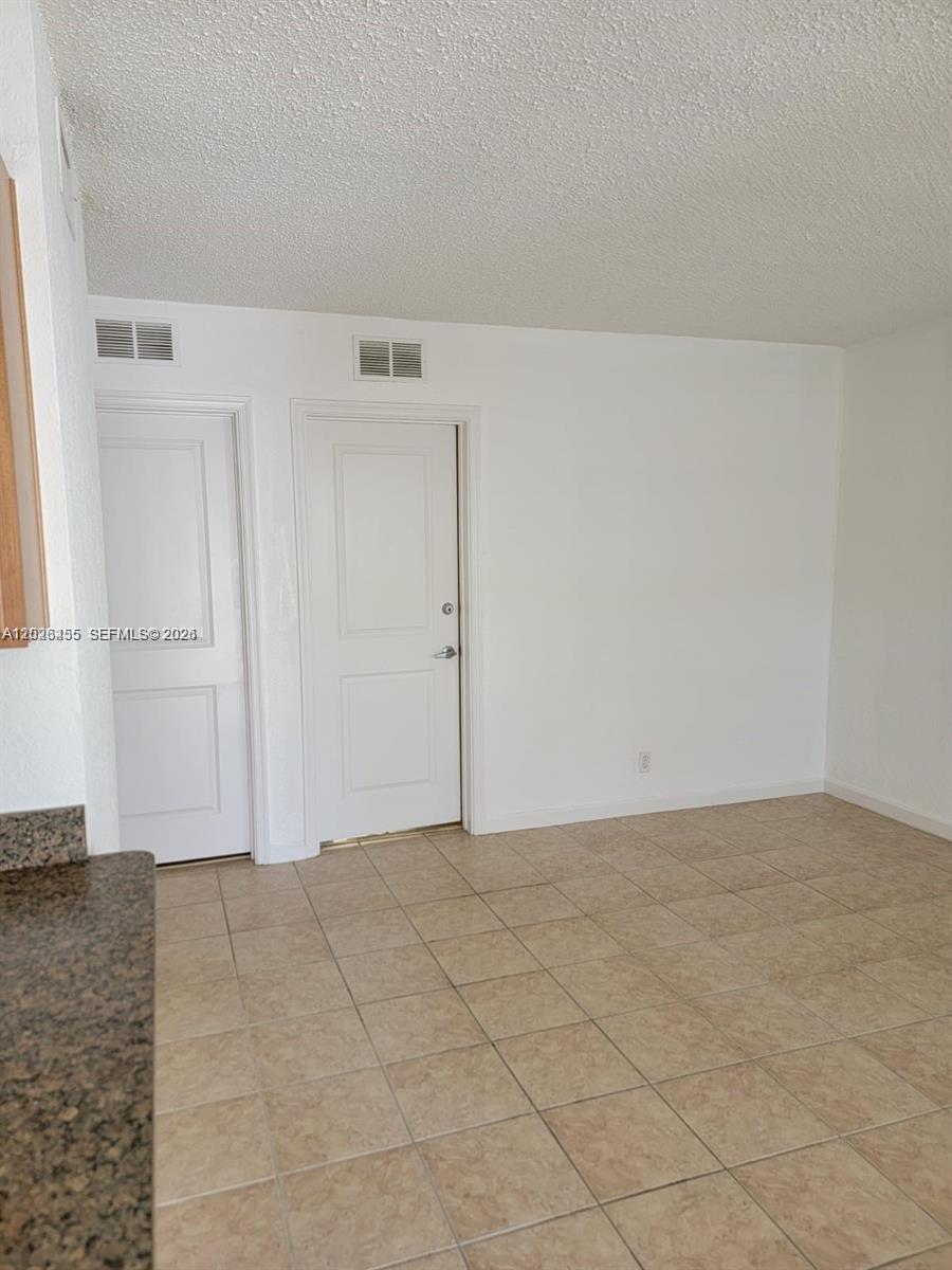 2660 Ne 8th Ave 107 Property Photo 8