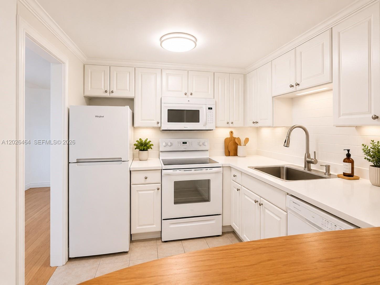 5401 Collins Ave 1022 Property Photo 8