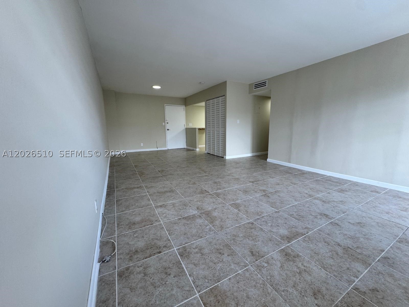 401 Golden Isles Dr 614 Property Photo 25