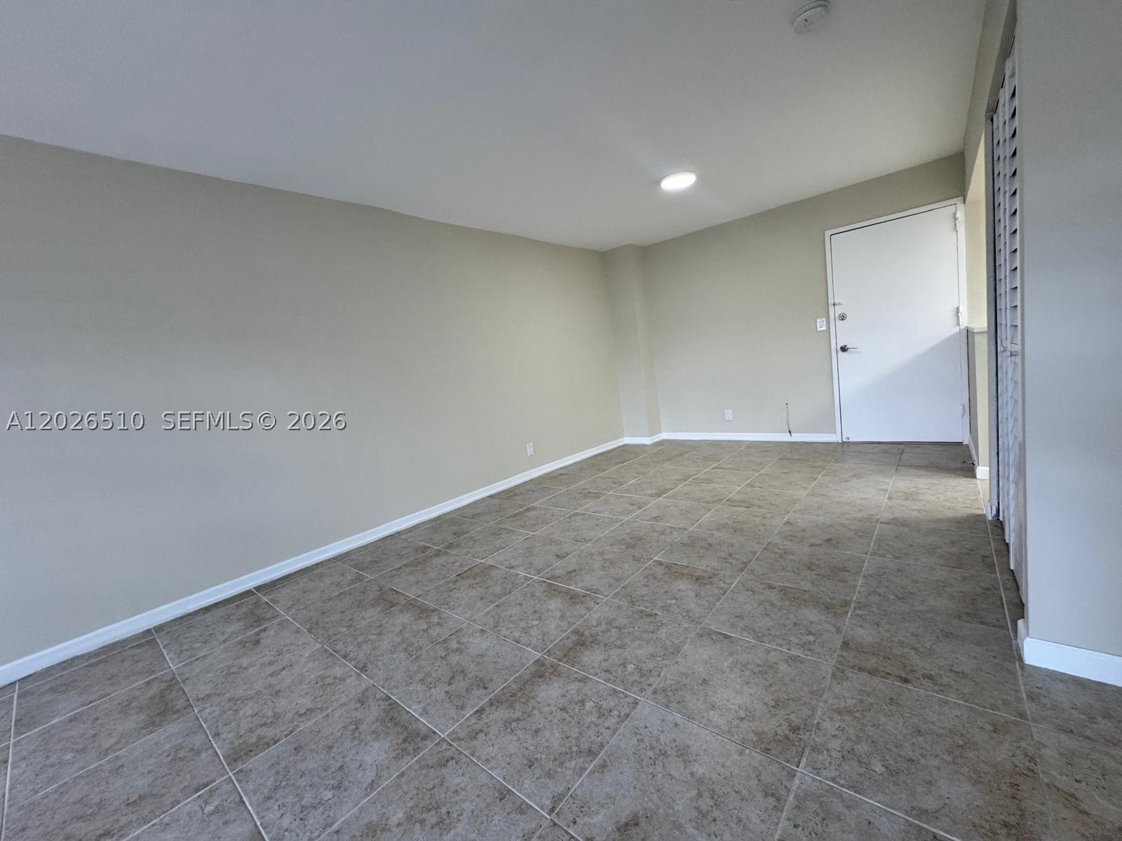 401 Golden Isles Dr 614 Property Photo 26