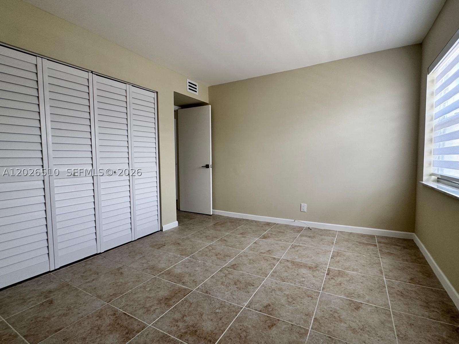 401 Golden Isles Dr 614 Property Photo 33